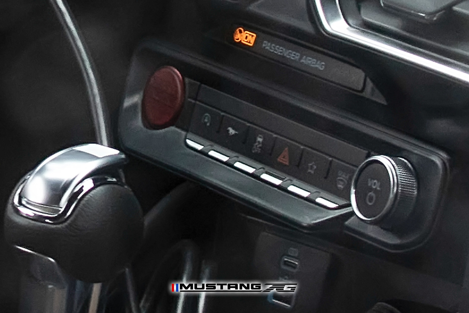 S650 2023 Mustang EcoBoost Interior Spyshot 30.jpg
