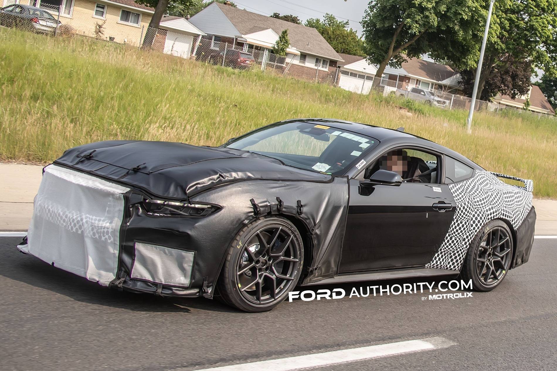 S650 Mustang First GT500 production body spotted S650-Ford-Mustang-Shelby-GT500-Prototype-Spy-Shots-Production-Body-June-2025-Exterior-006-side