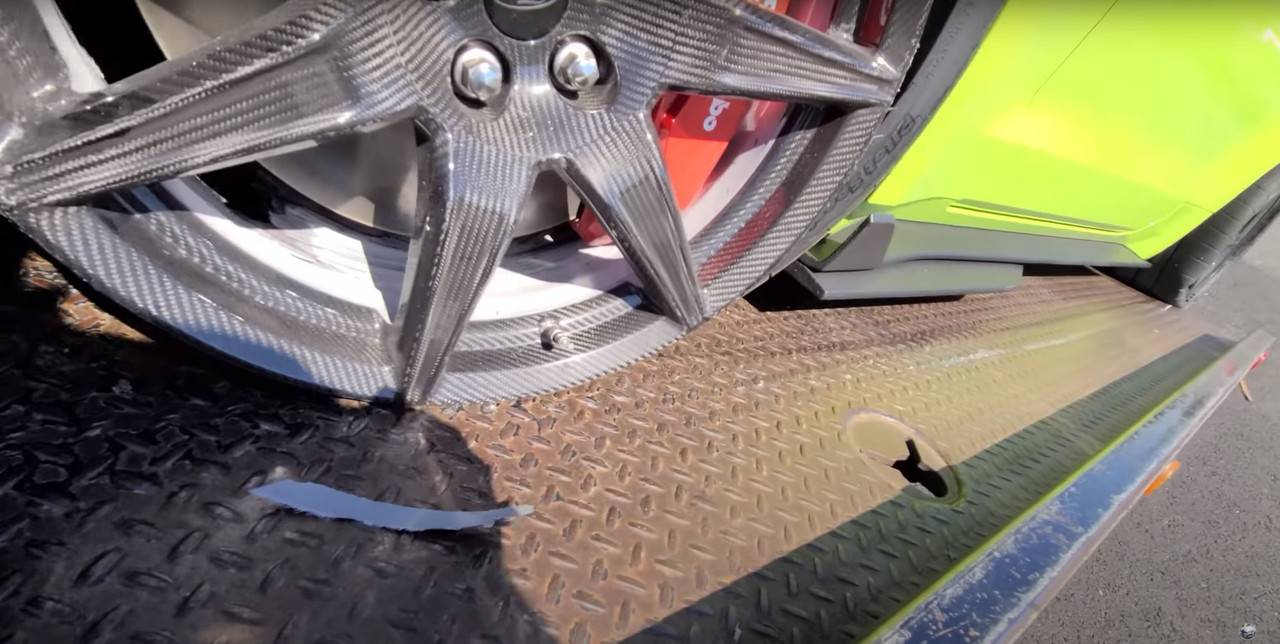 S650 Mustang Carbon Wheels -shattered-carbon-fiber-wheel-looks-scary-152381-1