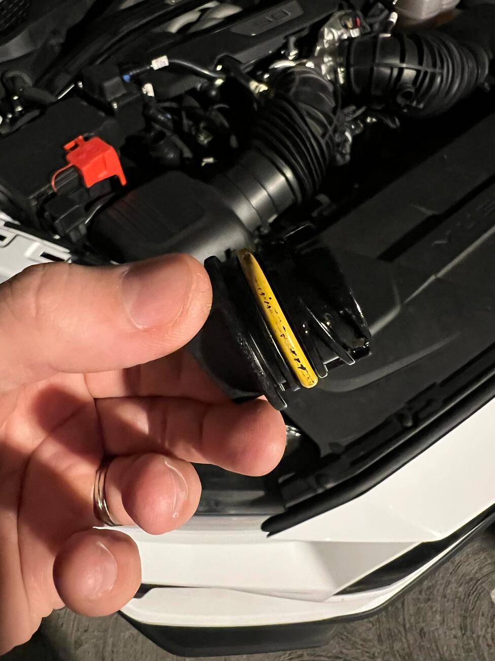 S650 Mustang What is this noise from oil cap? And why is there a "gap" in air/oil separator tempImage8CmN4M
