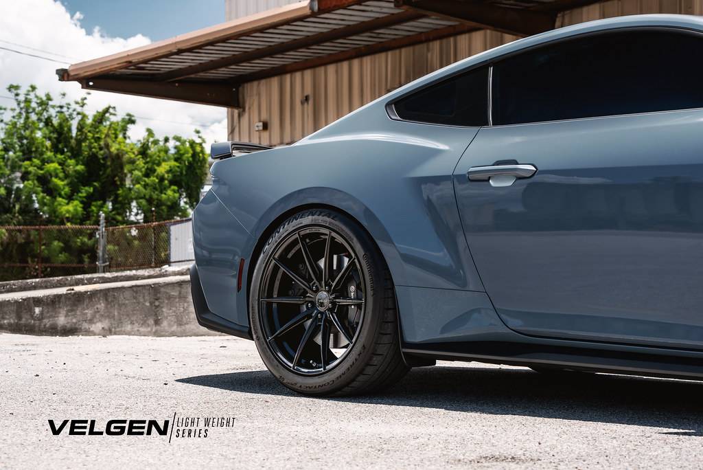 S650 Mustang Official Velgen Wheels S650 DarkHorse Thread Vapor Blue Darkhorse - VF10 - Gloss Black _1