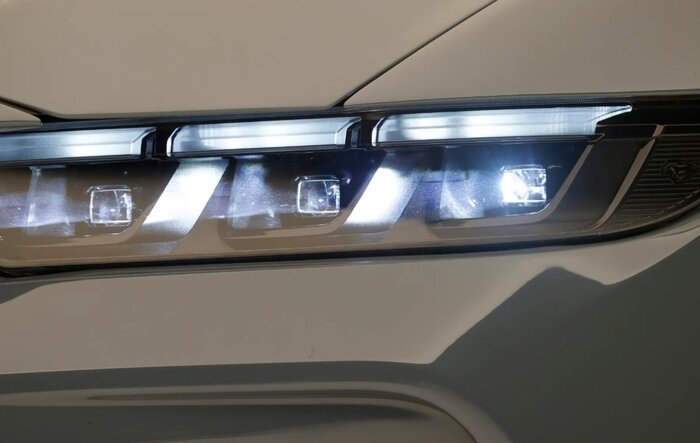 Headlight close-up of S650 Mustang : a jem of a photo