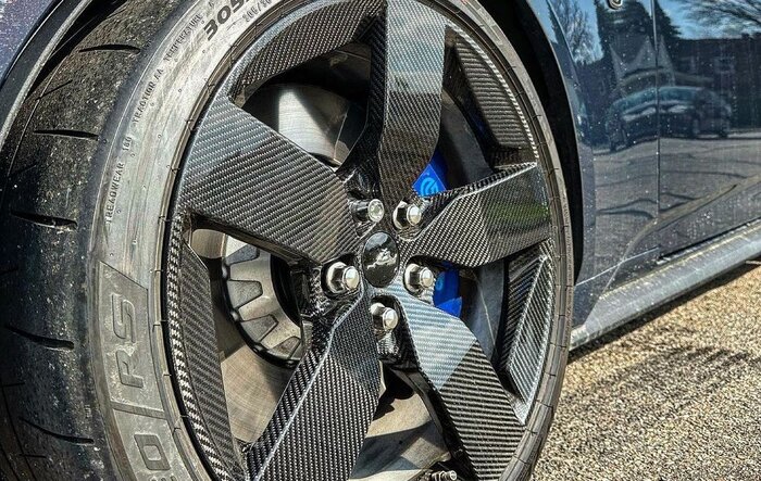 Real-life closeup look at Carbon Fiber wheel