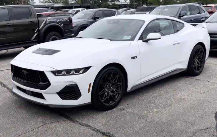 First 2024 Mustang GT PREMIUM PERFORMANCE PACKAGE out in the wild (video)