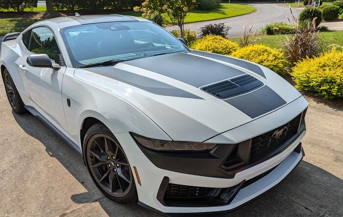 Dark Horse Vinyl Match = Avery Wrapping film Dark Basalt #SW900-871