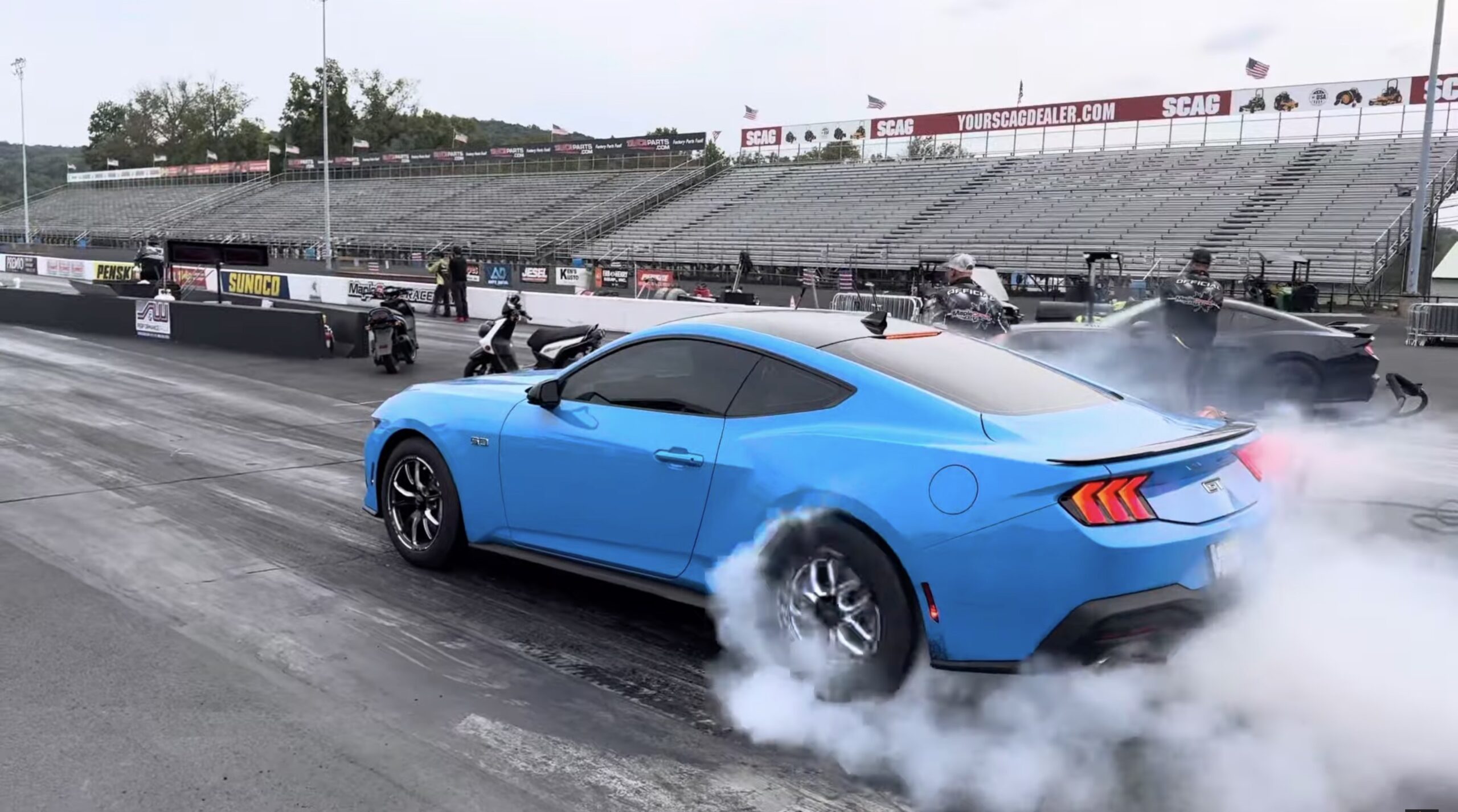 2024 GT vs 2024 Dark Horse 1/4 mile drag strip race | Mustang7G - 2024 ...